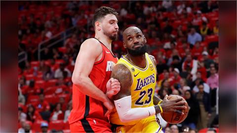 NBA(影)／詹皇超狂三分率湖人挺進延長賽！氣勢壓垮火箭系列賽取3比0聽牌