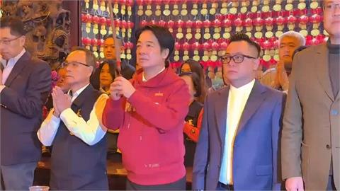 拜廟行程滿檔　總統穿紅衣會鄉親　拜年也力薦蘇巧慧.童子瑋
