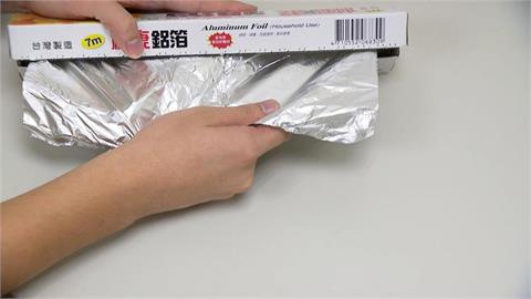 烤肉鋁箔紙「亮面、霧面」哪面朝外？食藥署解答了　1類食材恐侵蝕