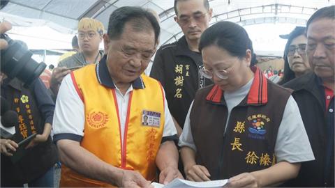 快新聞／確定？徐榛蔚現身花蓮光復頭七法會　「這人」稱縣長慈悲、大讚傅崐萁