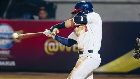 12強賽(影)／先吞1敗被看衰！美國轟扣倒再見3分砲　12比2大勝荷蘭開胡