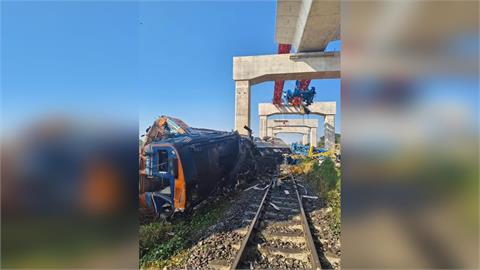 最新／泰國高鐵嚴重工安意外！起重機砸中列車　釀至少12死