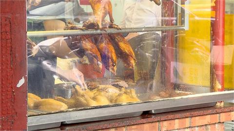 萬華知名燒臘店爆職場糾紛　煮飯婦遭同事推險摔倒
