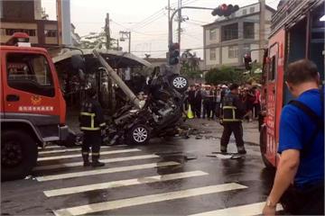 小客車和砂石車碰撞再撞電桿  轎車駕駛死亡