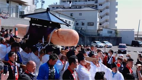 日本最屌豐年祭！正妹害羞狂摸「巨大男根」求好運　網笑讚：大吃一莖