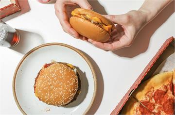 開學前體重飆？   研究：兒童少睡48分鐘、垃圾食物吃更多
