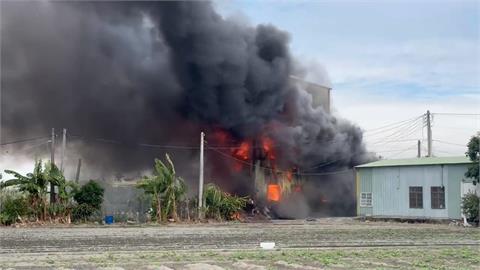 台中潭子木材廠大火！　議員老家半毀、哥哥及時逃出