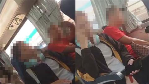 不滿鄰座有人！紅衣男搭客運「對女乘客失控大吼」　司機制止無用秒停車報警