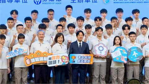 賴總統重視技職教育　授旗勗勉遠赴法國參賽選手
