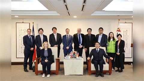 英國大林肯郡市長拜會黃偉哲市長 雙方暢談農業交流