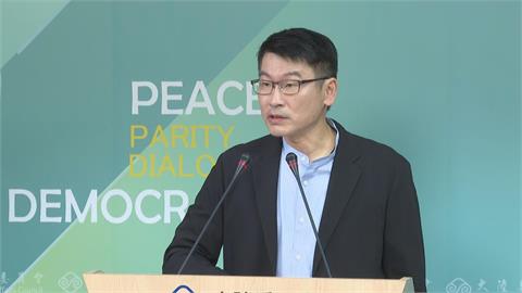 快新聞／舔共台青直播剪台灣護照、喊有中國身分證　陸委會：已啟動查處程序