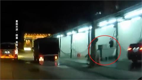洗車怎麼怪怪？　殯儀館疑用自助洗車場清洗冰櫃