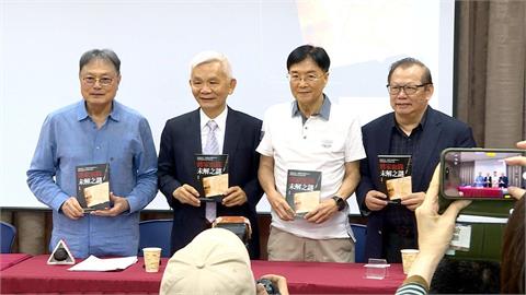 蔣經國日記藏「蔣萬安身世」線索？黃清龍新書追查70多年前三角關係