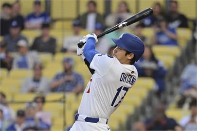 MLB(影)／大谷翔平對運動家首打席開轟　本季第13發全壘打出爐