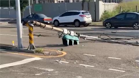 超「扯」大貨車   拉斷科學園區紅綠燈涉肇逃