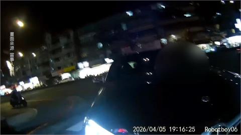 不滿違停被講！　駕駛惱羞「兩度意圖撞保全」過程全被拍