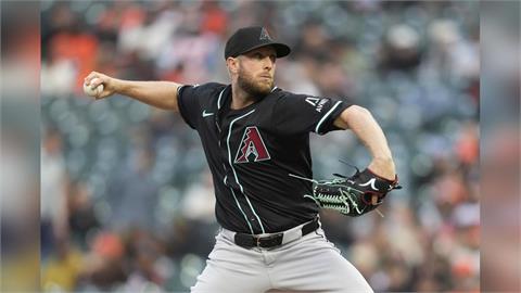 MLB(影)/遊騎兵當冤大頭痛失「3大農場新秀」!凱利2年12.5億重返老東家