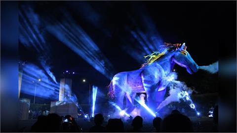 10米高巨型雨馬震撼登場　親子劇燈光秀齊發點亮嘉義