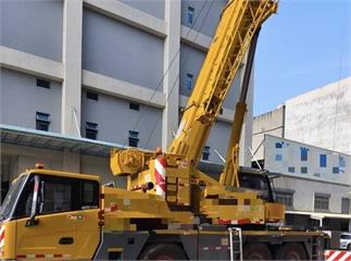 高雄海霸王施工意外 工人+推高機4樓同時墜落釀1死