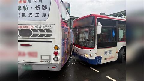 快新聞／北市公車攔腰撞上國道客運　1女頭部撕裂傷送往馬偕急救
