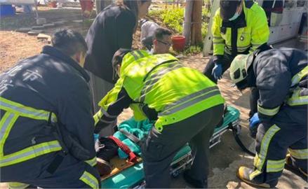 快新聞／可怕！65歲三芝男操作耕耘機「卡住雙腿」　爆血急送醫