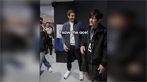 澳網(影)／連費德勒也笑爛「你怎麼沒反應啦」！周杰倫幽默回應「我們組雙打？」