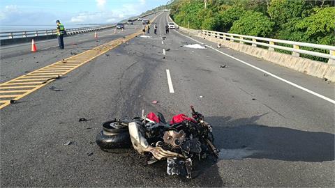 台東重機疑高速撞對向貨車　騎士身亡、貨車駕駛骨折