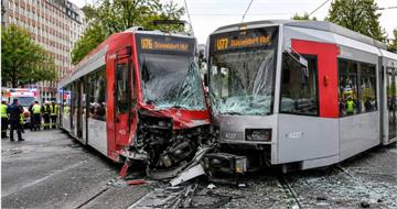 德國杜塞道夫驚傳「電車對撞事故」！釀56傷28人急送醫