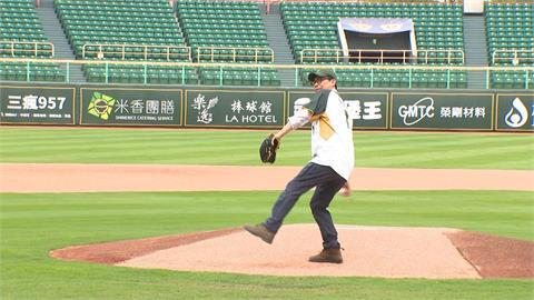 台鋼雄鷹開幕戰「觀賽人次」破紀錄　邁邁化身「最強1號隊友」開球應援