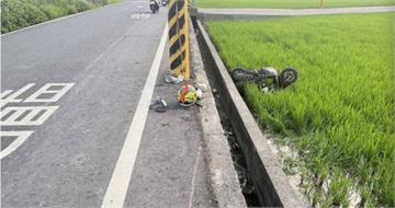 彰化離奇車禍！機車「頭栽地」墜農田釀　阿姨慘死外甥女命危搶救中