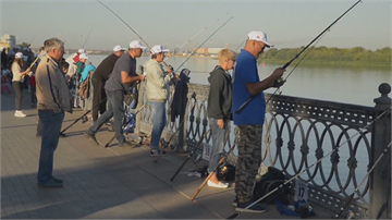 俄羅斯「魚鄉」釣魚比賽 比誰釣的魚最長