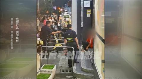 一中商圈驚見「雙刀男」　疑和網友約談判　竟綁刀械在手上