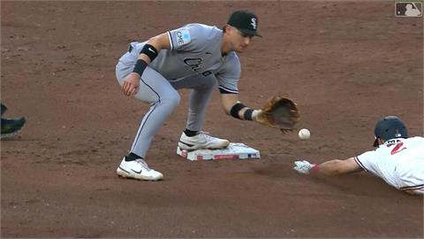 MLB(影)/連兩次3-6才完成「不算雙殺的雙殺」!白襪演出54年來罕見守備