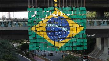挺本國選手踢進世足 巴西高空垂降拼國旗