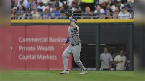 MLB(影)／回傳球命中「跑者頭盔」掉分！驚見超罕見失誤主播瘋喊：我的天啊