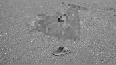 快新聞／宜蘭79歲男慘死！騎單車突左偏遭砂石車捲車底　現場血跡畫面曝