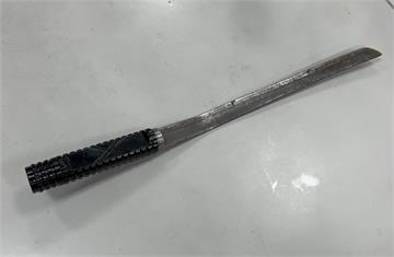 借錢反目　29歲男不滿友人語氣揮刀砍傷頭與手