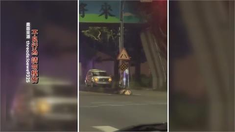 廂型車拒檢逆向逃逸! 警匪大街追逐上演電影情節