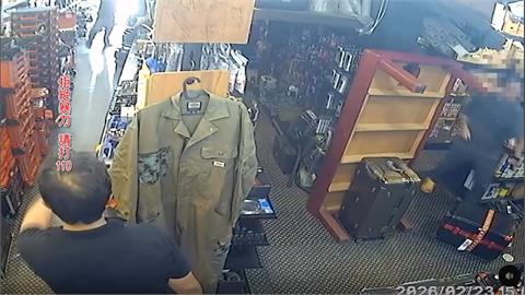 離職男持斧闖公司狂砍前主管　行凶驚險畫面曝光、業者出面說明