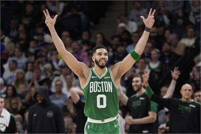 NBA(影)/人手短缺塞爾提克客場挑戰灰狼 Tatum準大三元率球隊獲勝