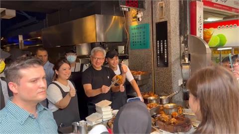 黃仁勳再訪愛店大啖豬腳　粉絲擠爆台北四平商圈
