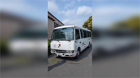 快新聞／八里愛心教養院小巴自撞電線桿！傷者急送淡水馬偕