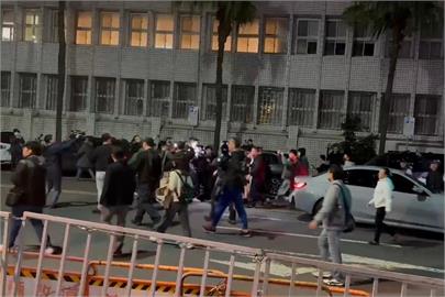 第一勇(影)／民眾黨再次撂人包圍北檢？律師：違反集遊法及刑法