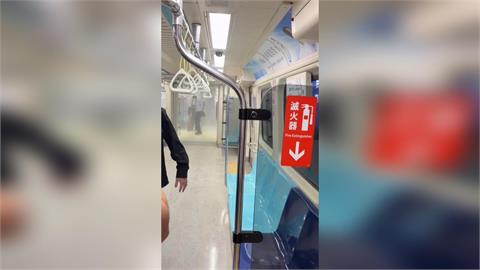 快新聞／上班通勤驚魂！北捷板南線車廂「突冒大量白煙」　真相全曝光了