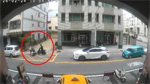 婦人倒地太慢？遭網友疑假摔？婦人兒澄清脊椎都裂了沒有假摔