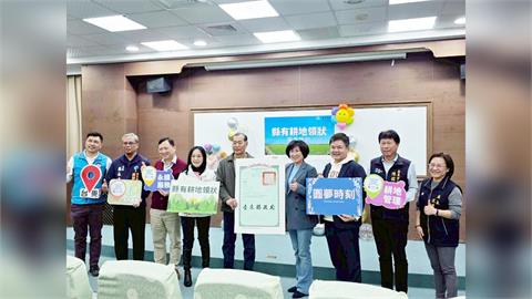 陳瑩.莊瑞雄推動「重啟公地放領」 台東首案領取權狀