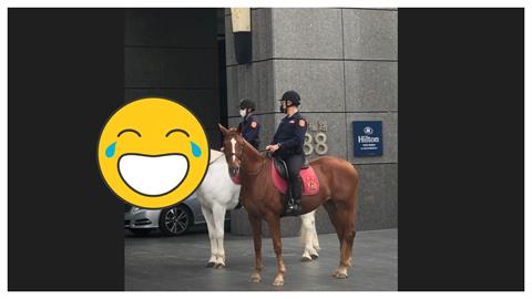 板橋警察巡邏「馬車」開出來驚動路人　網笑：白色那輛要沒油了！