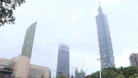 台北天空塔跨年夜跑馬燈「I