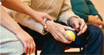 媽媽過世17年！69歲男憶起「曾留34萬遺產」　一查銀行傻眼