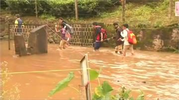印度百年洪患淹死324人 暴雨持續災情慘